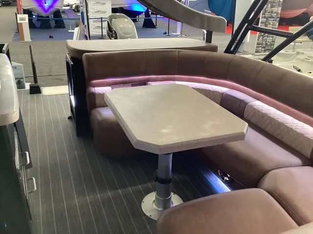 Slide: The Image of Premier 330 Escalante 2025 - 19