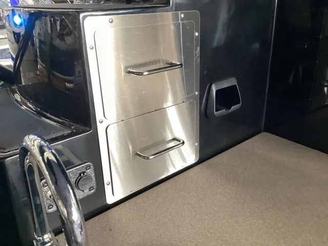 Slide: The Image of Premier 330 Escalante 2025 - 21