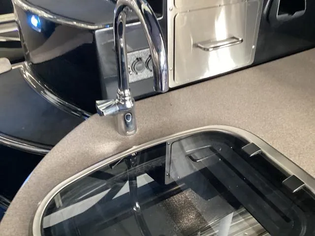 Slide: The Image of Premier 330 Escalante 2025 - 22