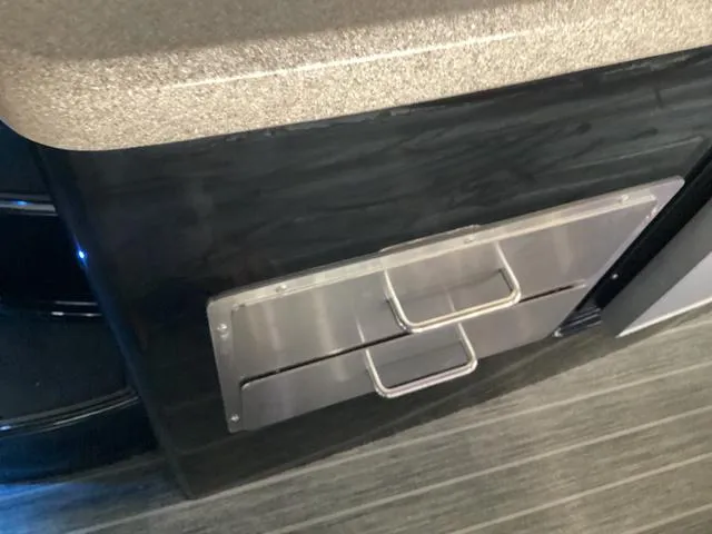 Slide: The Image of Premier 330 Escalante 2025 - 23