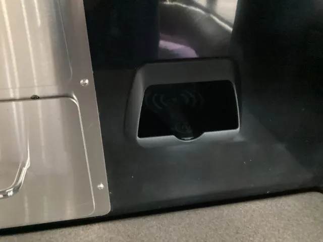 Slide: The Image of Premier 330 Escalante 2025 - 27