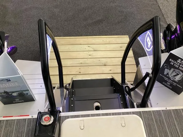 Slide: The Image of Premier 330 Escalante 2025 - 29