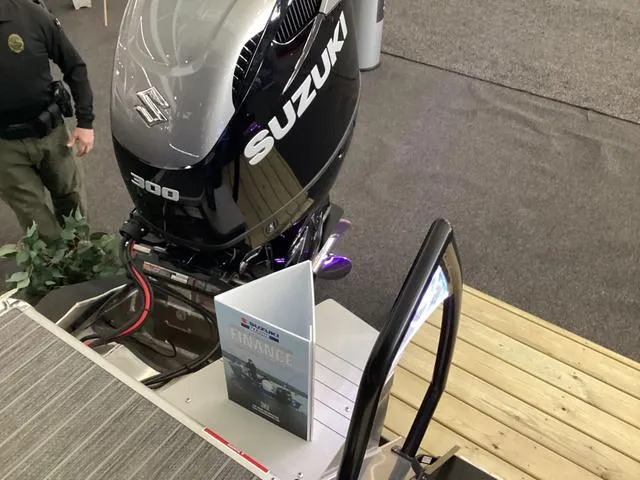 Slide: The Image of Premier 330 Escalante 2025 - 30