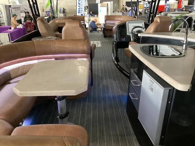 Slide: The Image of Premier 330 Escalante 2025 - 34