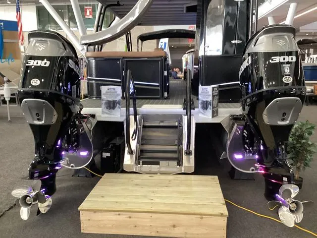 Slide: The Image of Premier 330 Escalante 2025 - 36