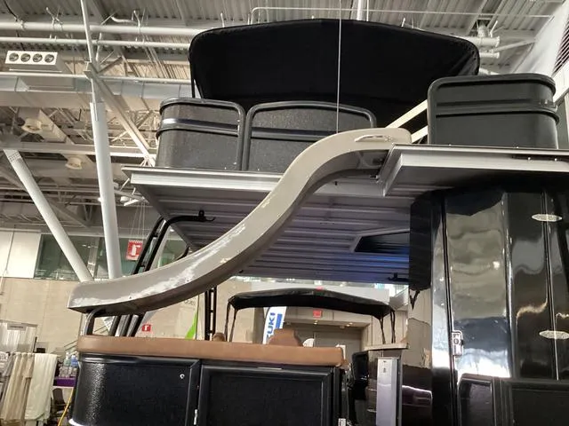 Slide: The Image of Premier 330 Escalante 2025 - 37