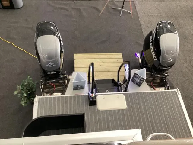 Slide: The Image of Premier 330 Escalante 2025 - 38