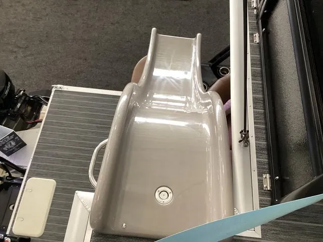 Slide: The Image of Premier 330 Escalante 2025 - 39