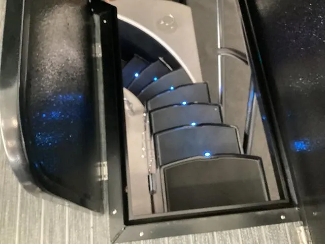 Slide: The Image of Premier 330 Escalante 2025 - 41