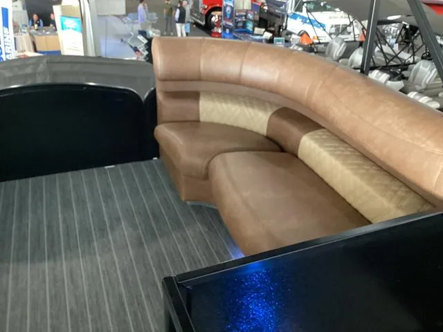 Slide: The Image of Premier 330 Escalante 2025 - 42