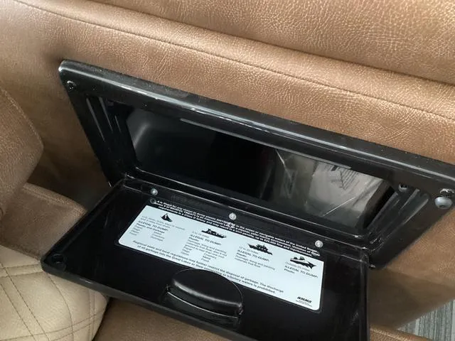 Slide: The Image of Premier 330 Escalante 2025 - 46