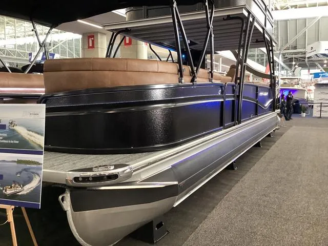 Slide: The Image of Premier 330 Escalante 2025 - 5