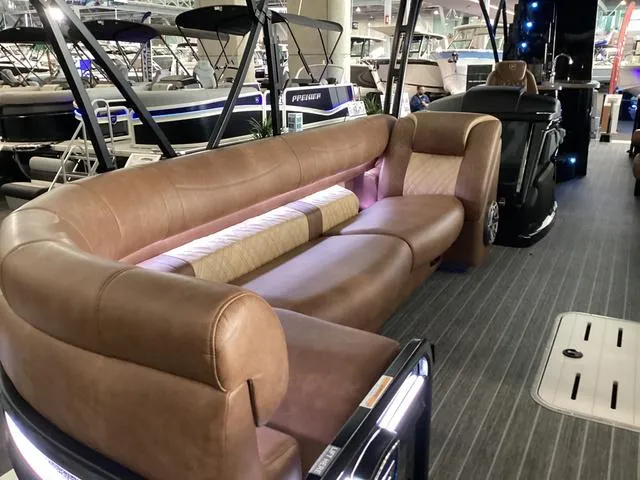 Slide: The Image of Premier 330 Escalante 2025 - 8