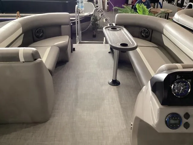 Slide: The Image of Premier 200 Sunscape RF 2025 - 10