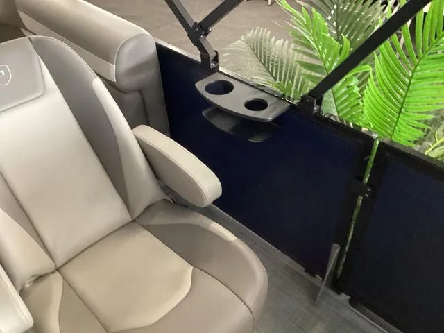 Slide: The Image of Premier 200 Sunscape RF 2025 - 14