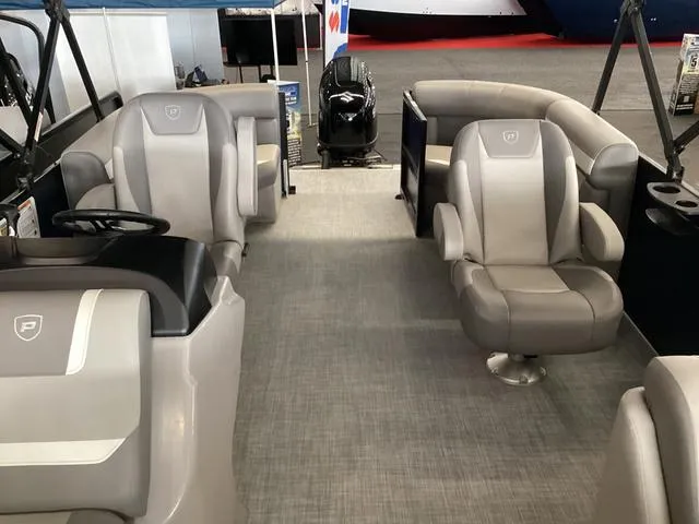 Slide: The Image of Premier 200 Sunscape RF 2025 - 7