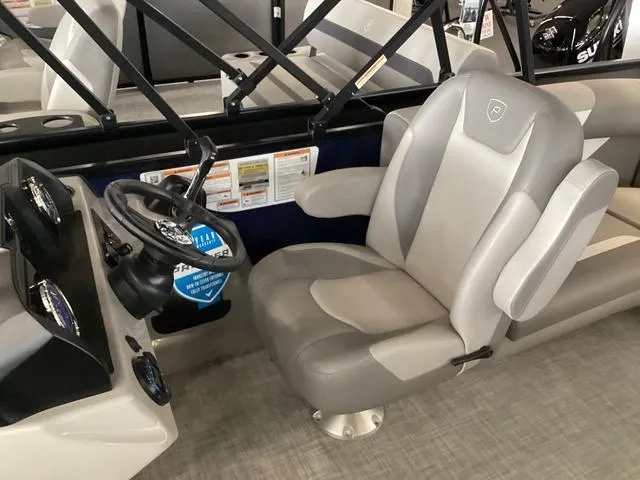 Slide: The Image of Premier 200 Sunscape RF 2025 - 8