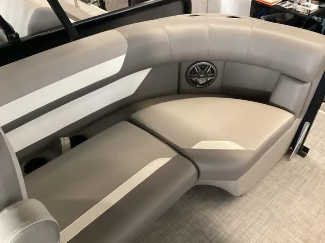 Slide: The Image of Premier 200 Sunscape RF 2025 - 9