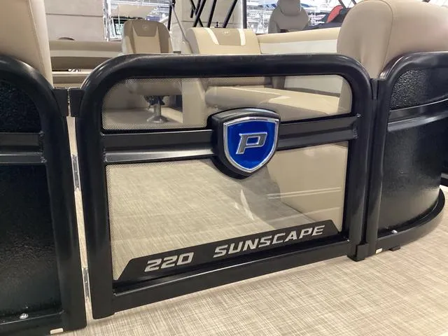 Slide: The Image of Premier 220 SUNSCAPE RL 2025 - 11