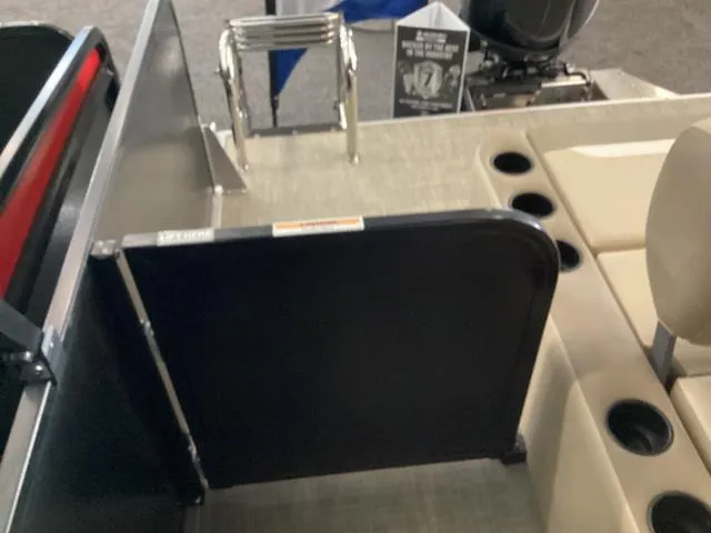 Slide: The Image of Premier 220 SUNSCAPE RL 2025 - 13