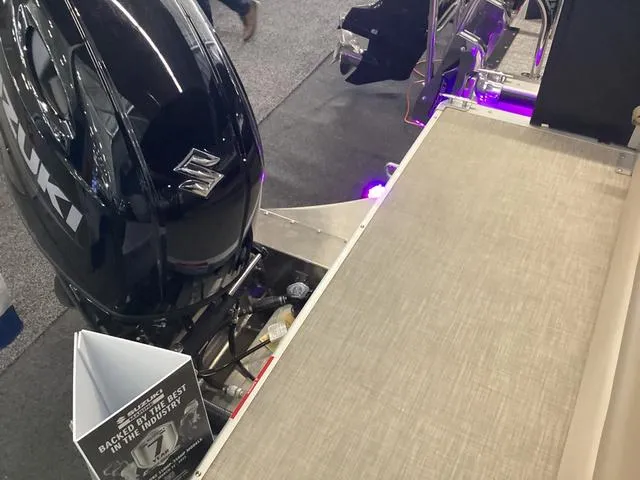 Slide: The Image of Premier 220 SUNSCAPE RL 2025 - 15