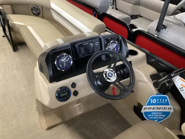 Slide: The Image of Premier 220 SUNSCAPE RL 2025 - 9