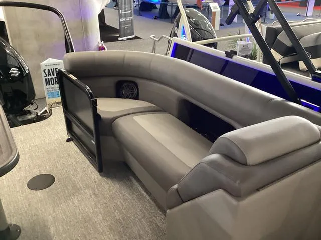 Slide: The Image of Premier 230 SunSation RF 2025 - 15