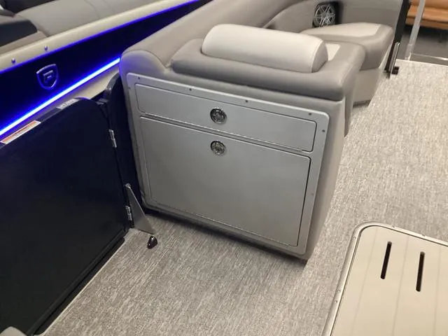 Slide: The Image of Premier 230 SunSation RF 2025 - 18