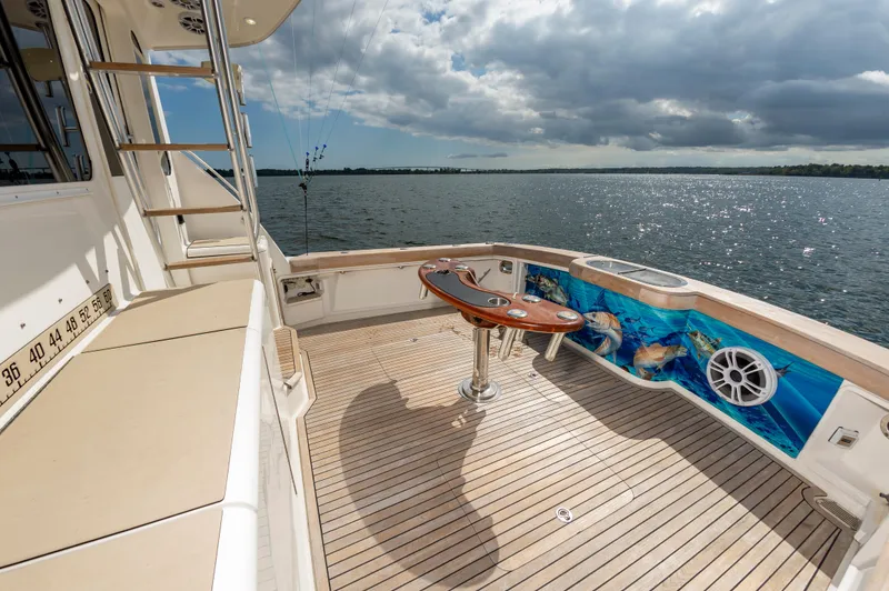 Slide: The Image of 2005 Ocean Yachts Super Sport deck with fishing setup and ocean view. - 19
