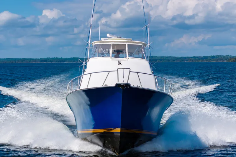 Slide: The Image of 2005 Ocean Yachts Super Sport cruising on open water, front view. - 2