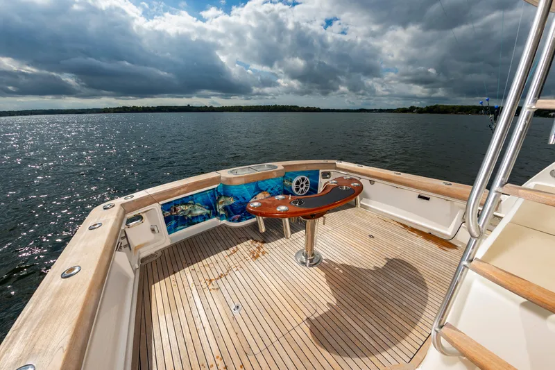 Slide: The Image of 2005 Ocean Yachts Super Sport boat deck with scenic water view. - 20