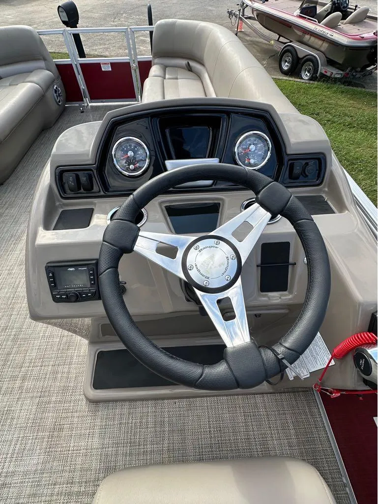 Slide: The Image of Ranger 200C 2024 - 7