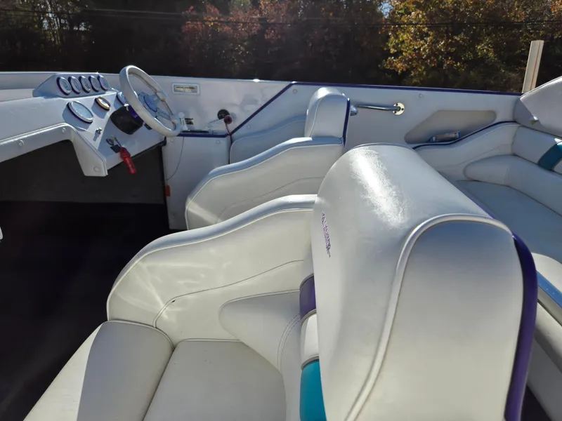 Slide: The Image of 2000 Eliminator 25 Daytona boat interior with white leather seats and dashboard. - 31