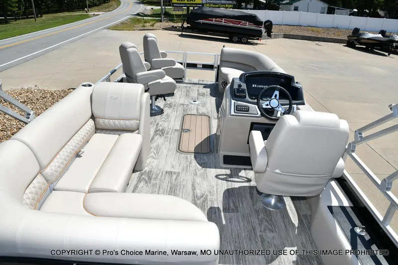 Slide: The Image of Ranger 223FC w/200HP Mercury 4 Stroke 2025 - 51