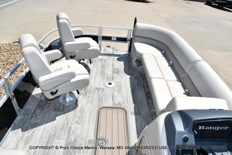 Slide: The Image of Ranger 223FC w/200HP Mercury 4 Stroke 2025 - 52