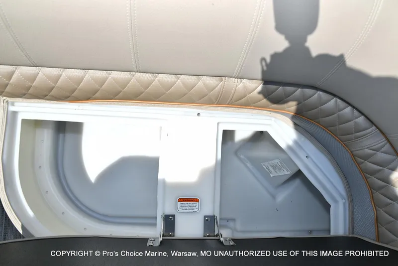 Slide: The Image of Ranger 223FC w/200HP Mercury 4 Stroke 2025 - 54