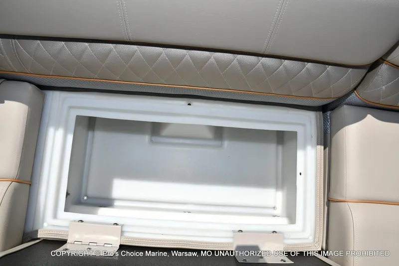 Slide: The Image of Ranger 223FC w/200HP Mercury 4 Stroke 2025 - 57