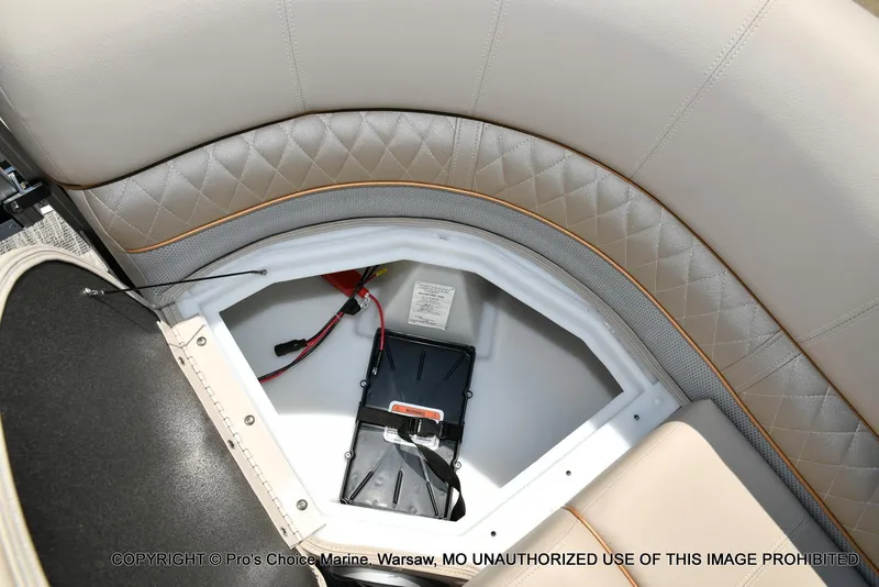 Slide: The Image of Ranger 223FC w/200HP Mercury 4 Stroke 2025 - 58