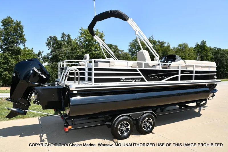 Slide: The Image of Ranger 223FC w/200HP Mercury 4 Stroke 2025 - 59