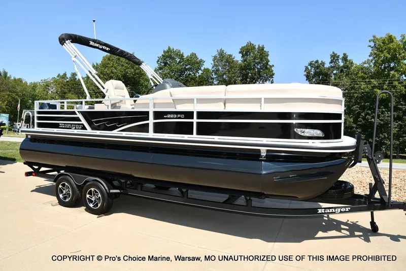 Slide: The Image of Ranger 223FC w/200HP Mercury 4 Stroke 2025 - 60