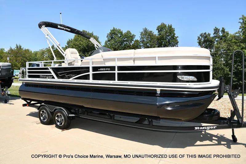 Slide: The Image of Ranger 223FC w/200HP Mercury 4 Stroke 2025 - 61