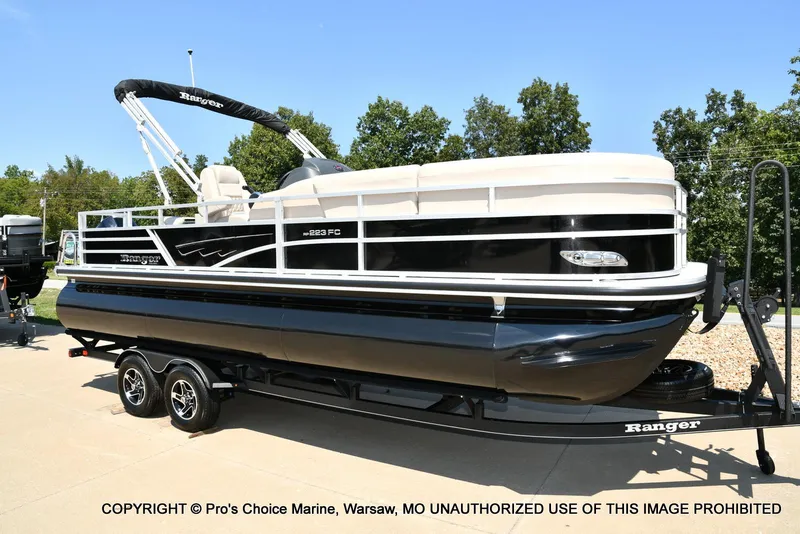 Slide: The Image of Ranger 223FC w/200HP Mercury 4 Stroke 2025 - 62