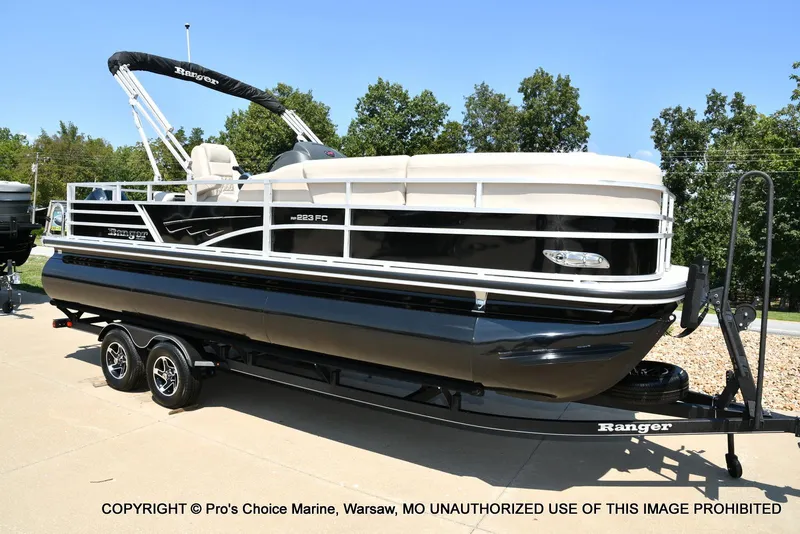 Slide: The Image of Ranger 223FC w/200HP Mercury 4 Stroke 2025 - 63