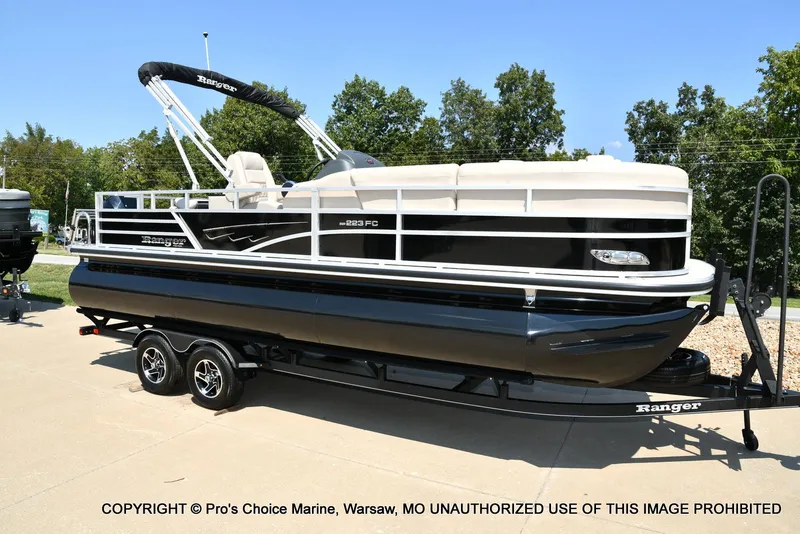 Slide: The Image of Ranger 223FC w/200HP Mercury 4 Stroke 2025 - 64