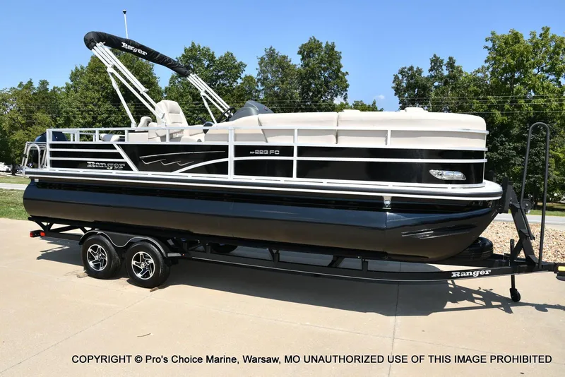 Slide: The Image of Ranger 223FC w/200HP Mercury 4 Stroke 2025 - 65