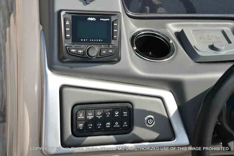 Slide: The Image of Ranger 243C Cruise w/250HP Mercury 4 Stroke 2025 - 10