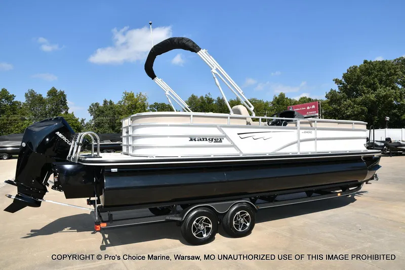 Slide: The Image of Ranger 243C Cruise w/250HP Mercury 4 Stroke 2025 - 13