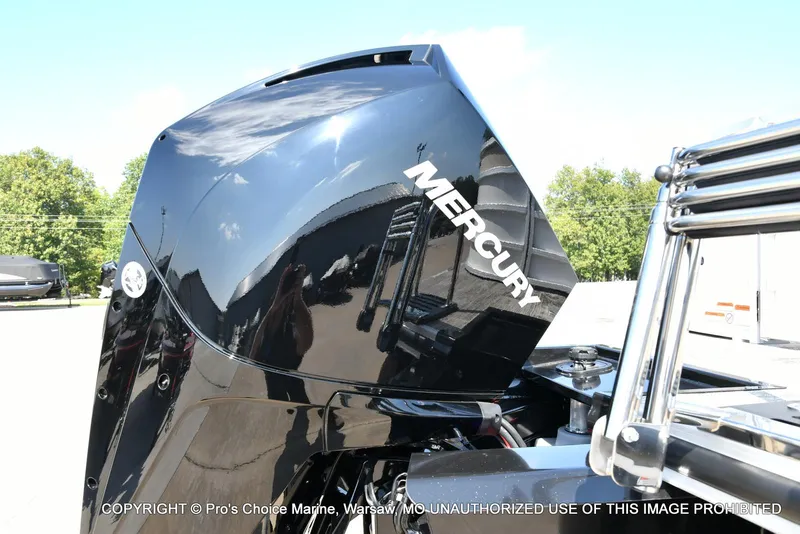 Slide: The Image of Ranger 243C Cruise w/250HP Mercury 4 Stroke 2025 - 14