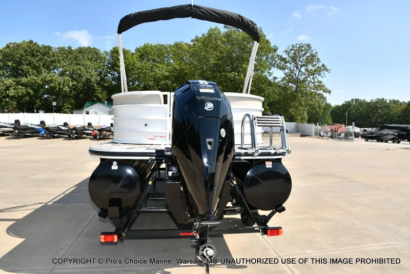 Slide: The Image of Ranger 243C Cruise w/250HP Mercury 4 Stroke 2025 - 15