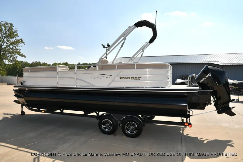 Slide: The Image of Ranger 243C Cruise w/250HP Mercury 4 Stroke 2025 - 18
